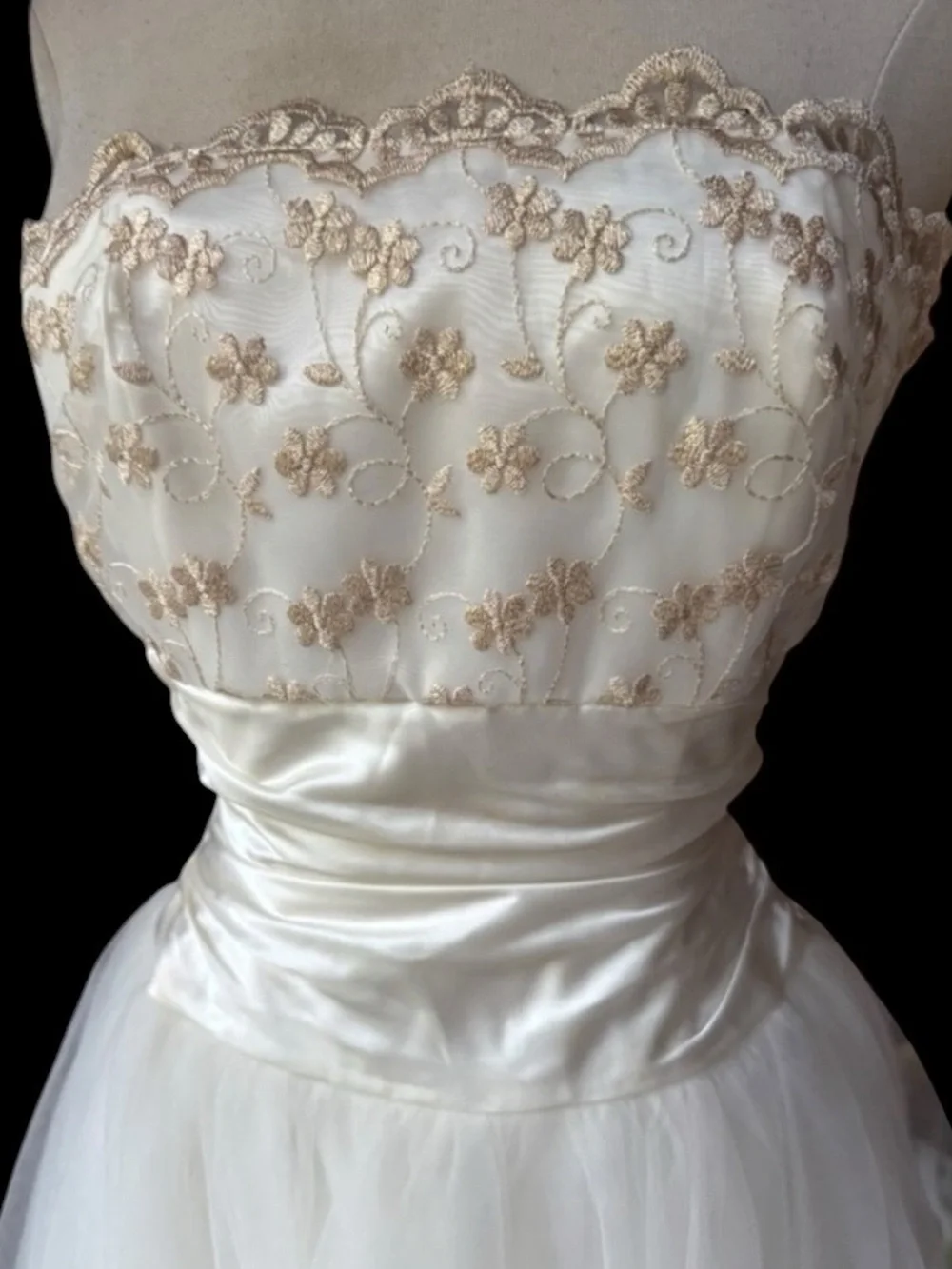 1980s/90s Jessica McClintock for Gunne Sax Off White Embroidered Satin Tulle Par